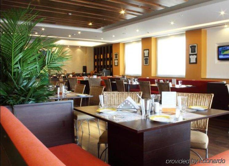 Lemon Tree Hotel Electronics City Bangalore Restaurant bilde