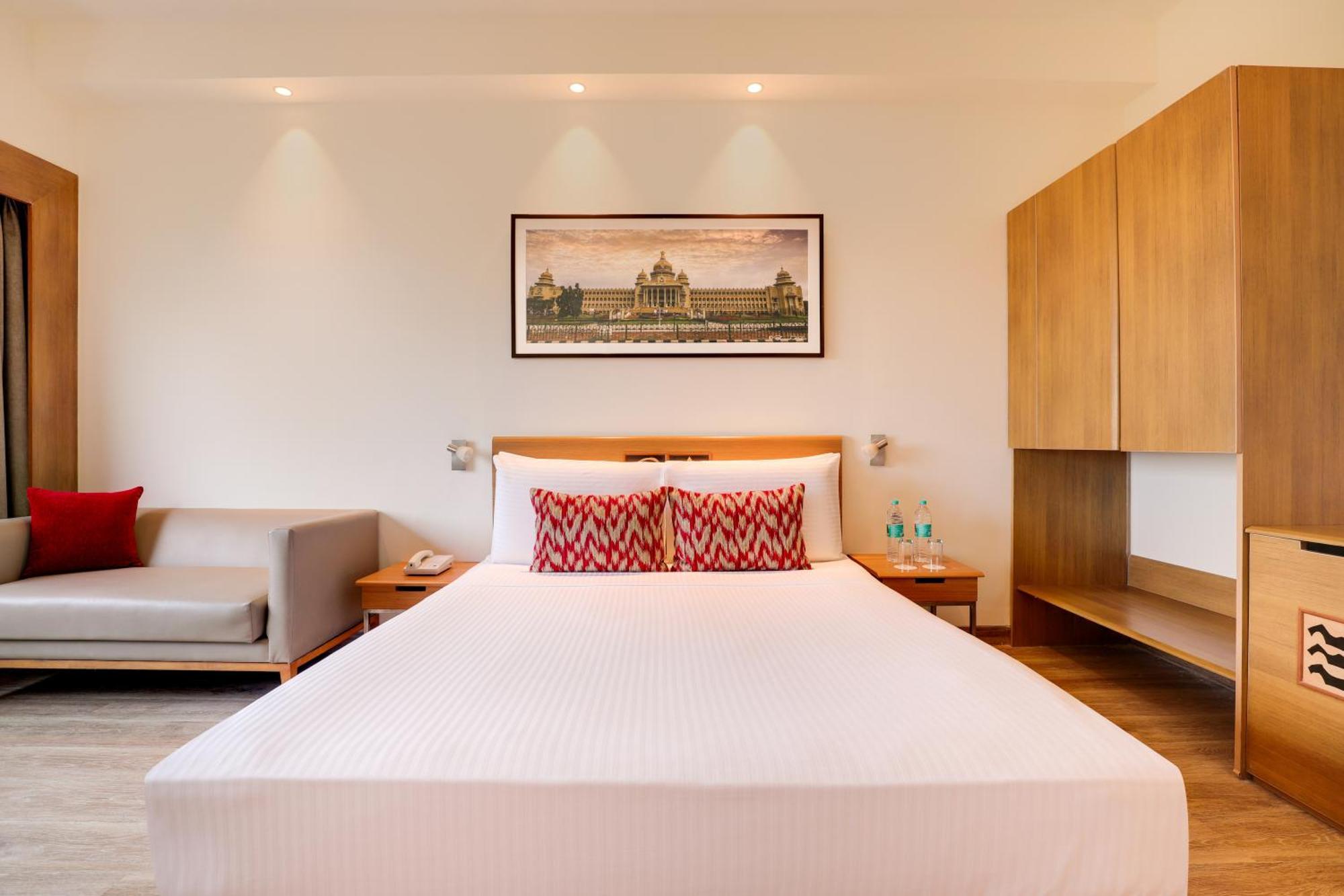 Lemon Tree Hotel Electronics City Bangalore Eksteriør bilde